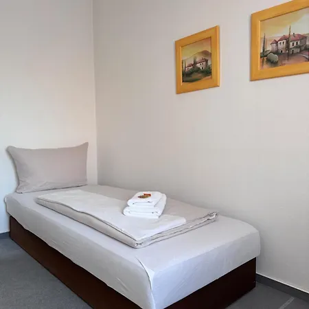 Zentral, 3 Zi, Balkon, Parkplatz *